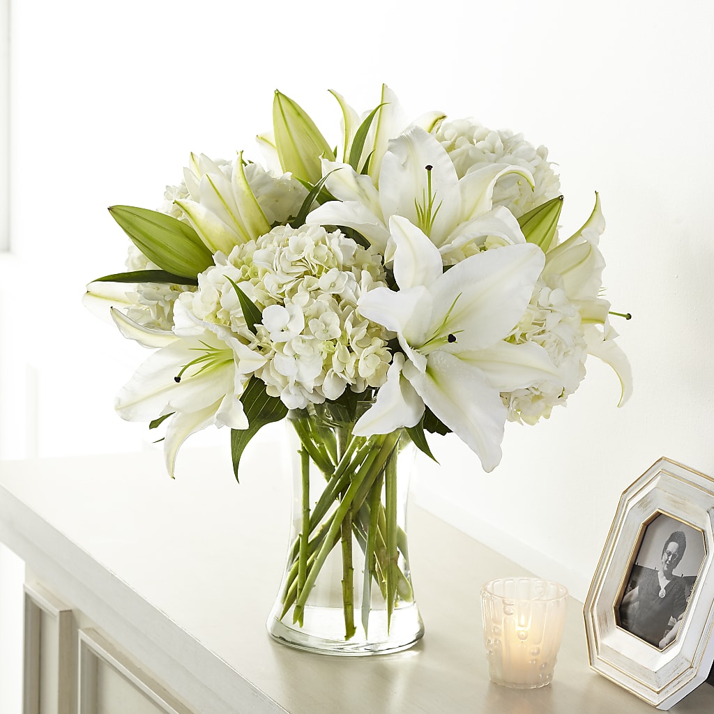 Compassionate Lily Bouquet – Deux Gars Des Fleurs, Sorel PQ