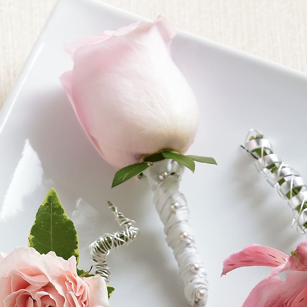 Pink Rose Boutonniere – Deux Gars Des Fleurs, Sorel PQ