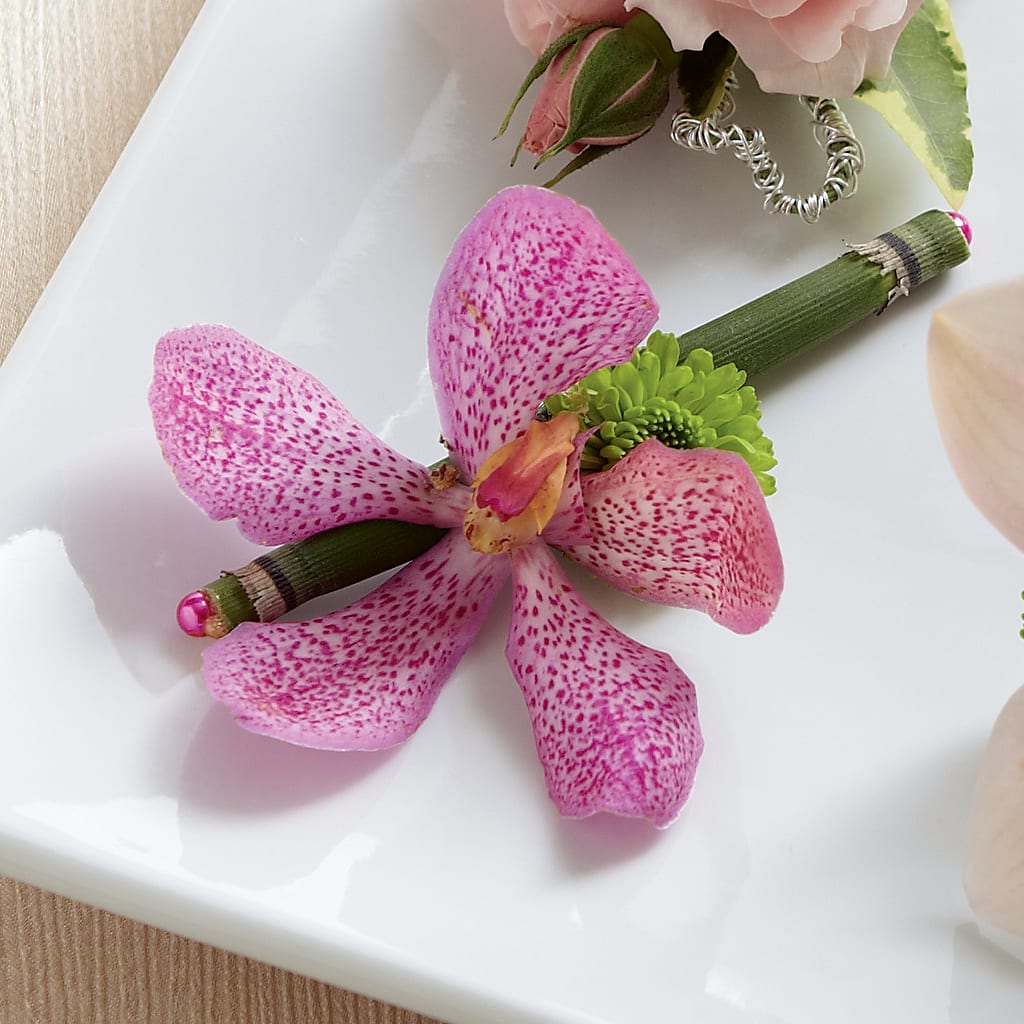 Pink Mokara Boutonniere – Deux Gars Des Fleurs, Sorel PQ