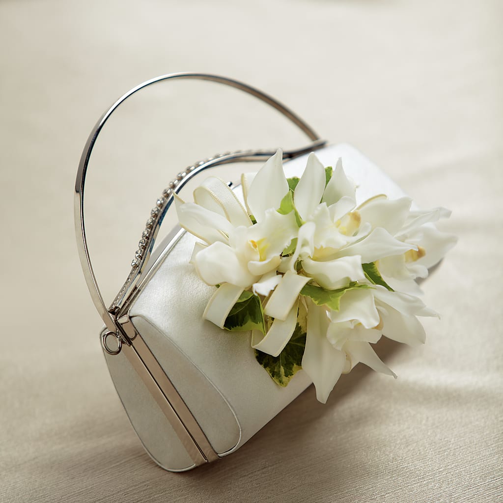 White Purse Decor – Deux Gars Des Fleurs, Sorel PQ