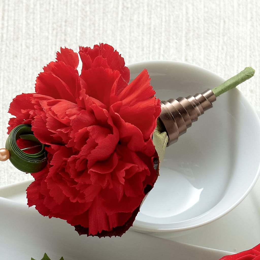 Red Carnation Boutonniere – Deux Gars Des Fleurs, Sorel PQ