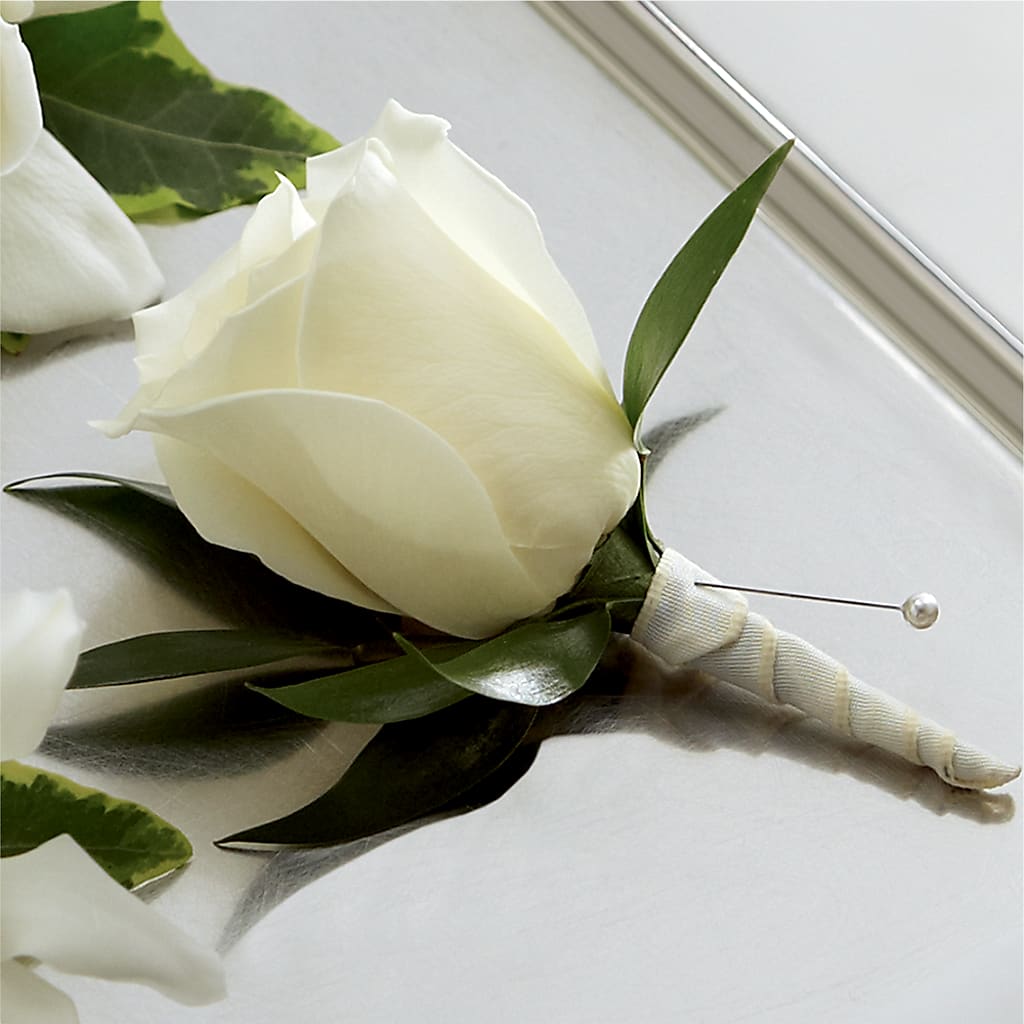White Rose Boutonniere – Deux Gars Des Fleurs, Sorel PQ