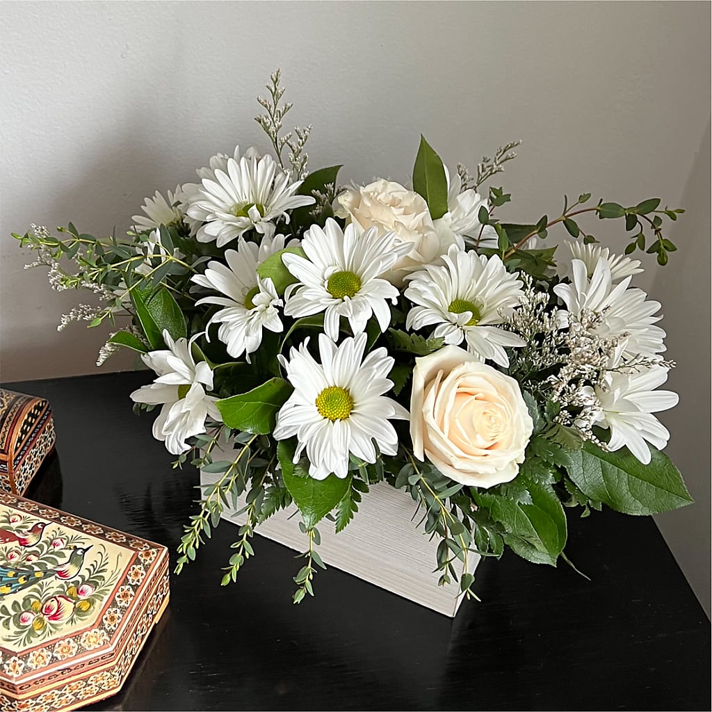 Fresh Linen Box Bouquet –  Deux Gars Des Fleurs, Sorel PQ