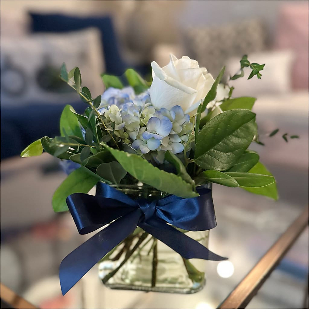 Sky Blue Delight Bouquet –  Deux Gars Des Fleurs, Sorel PQ