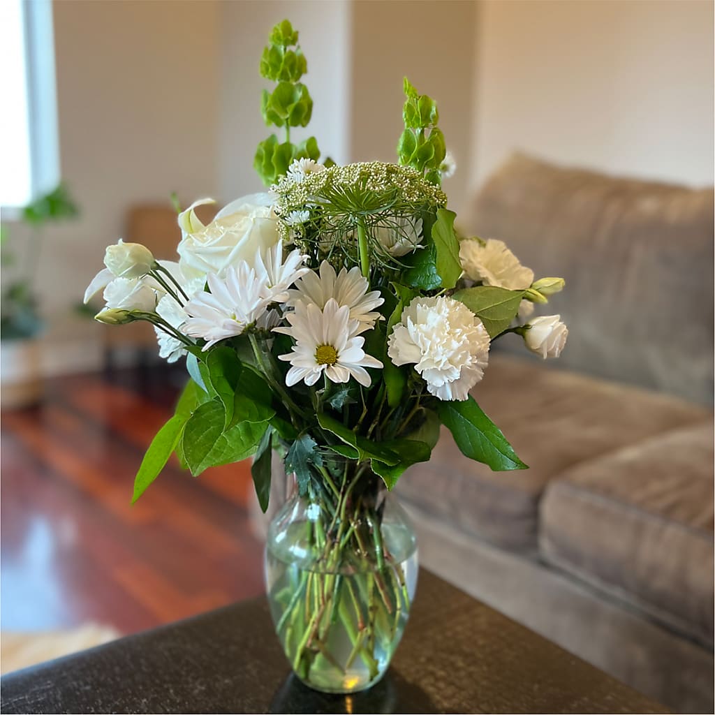 Classic Ivory – A Florist Original –  Deux Gars Des Fleurs, Sorel PQ