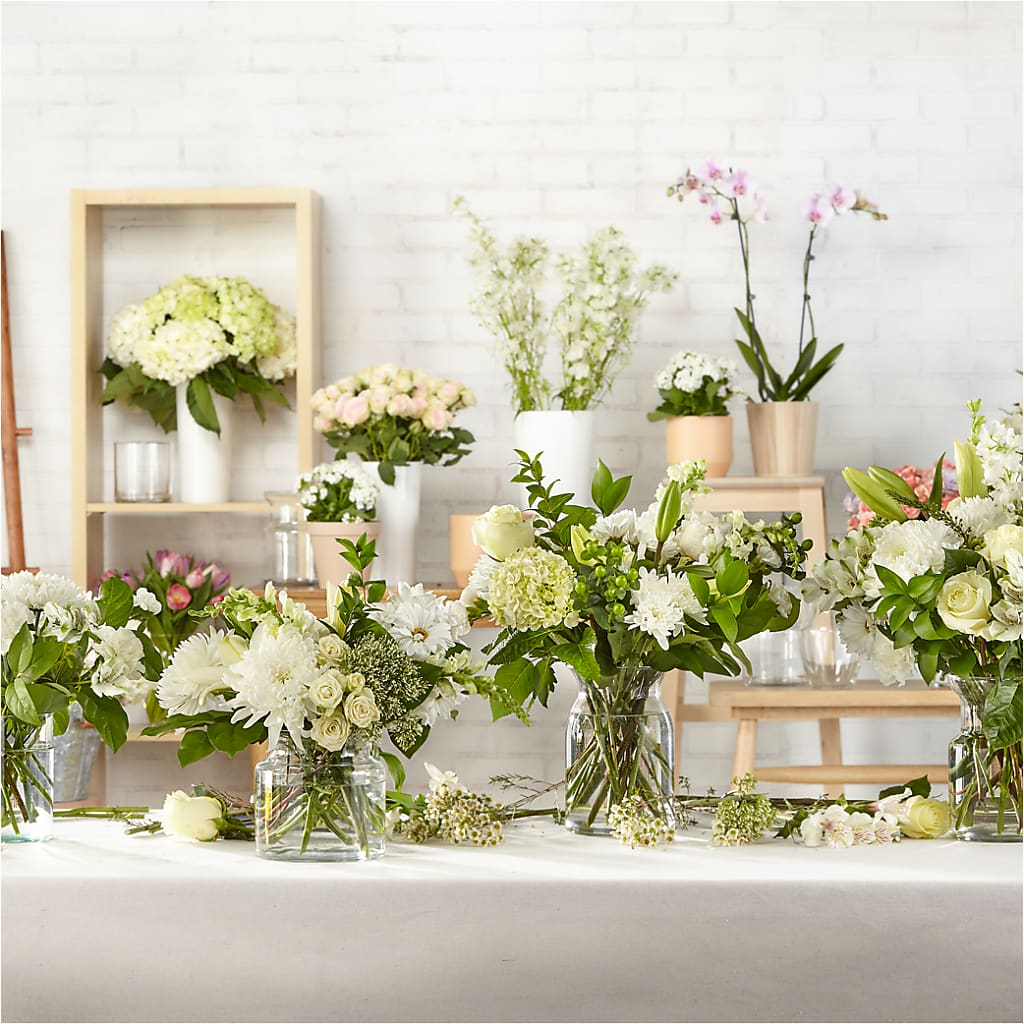 Classic Ivory – A Florist Original –  Deux Gars Des Fleurs, Sorel PQ