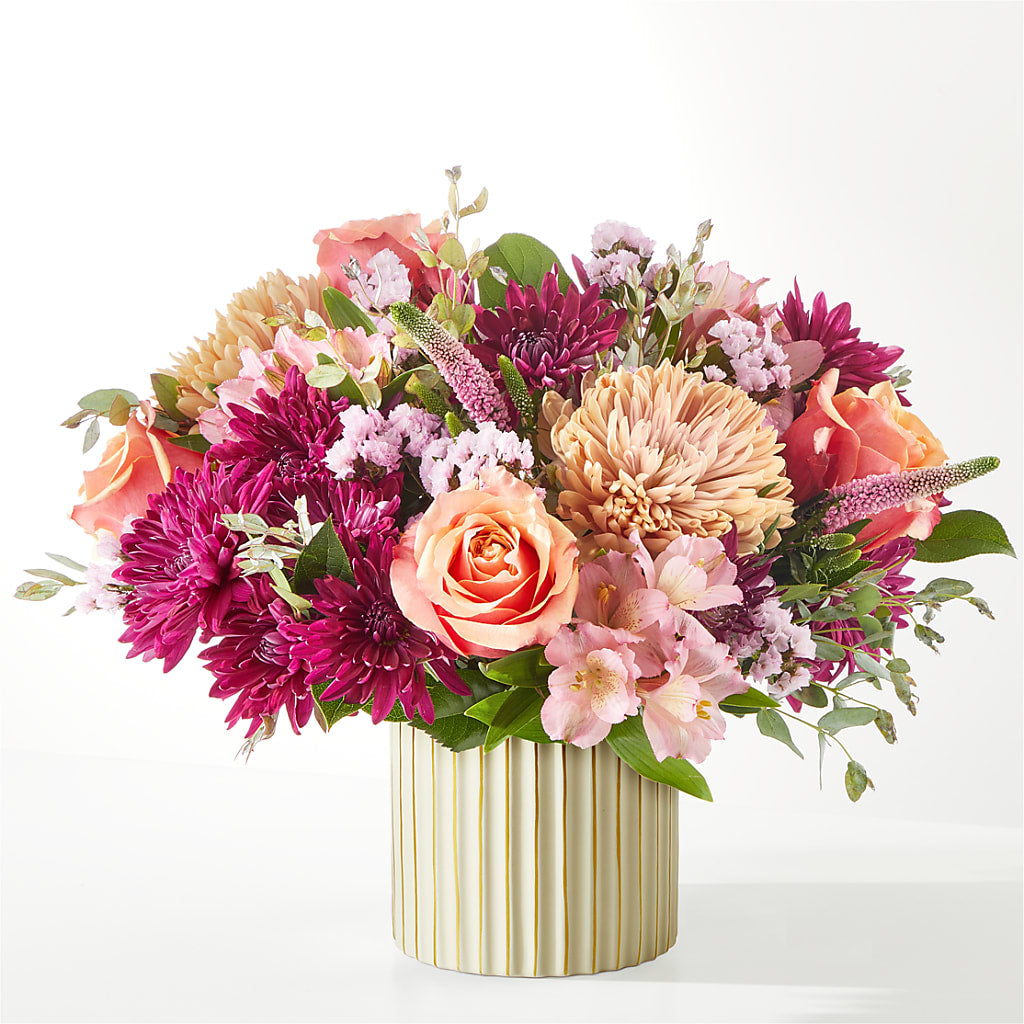 Berry Cobbler Bouquet with Ivory Vase –  Deux Gars Des Fleurs, Sorel PQ