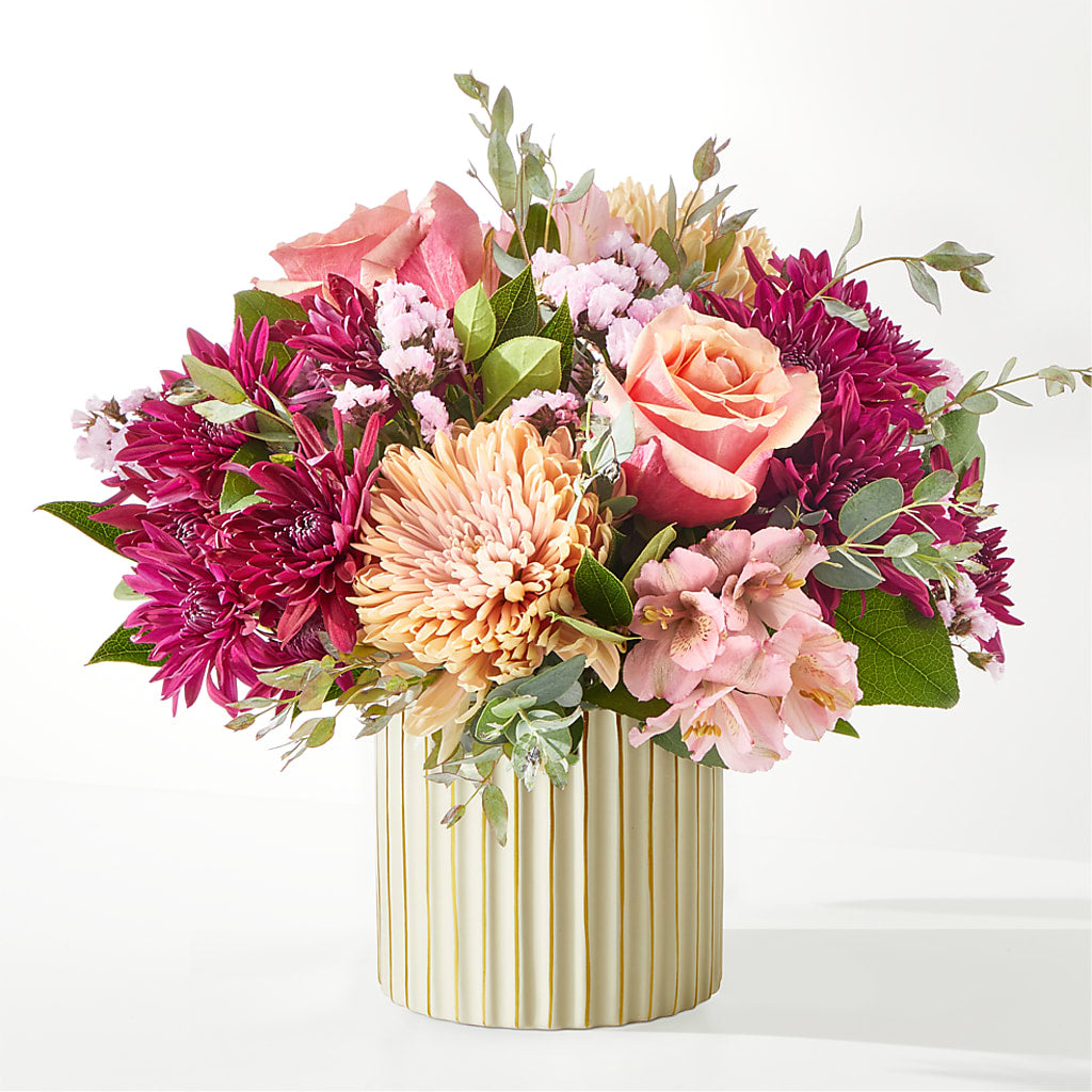Berry Cobbler Bouquet with Ivory Vase –  Deux Gars Des Fleurs, Sorel PQ