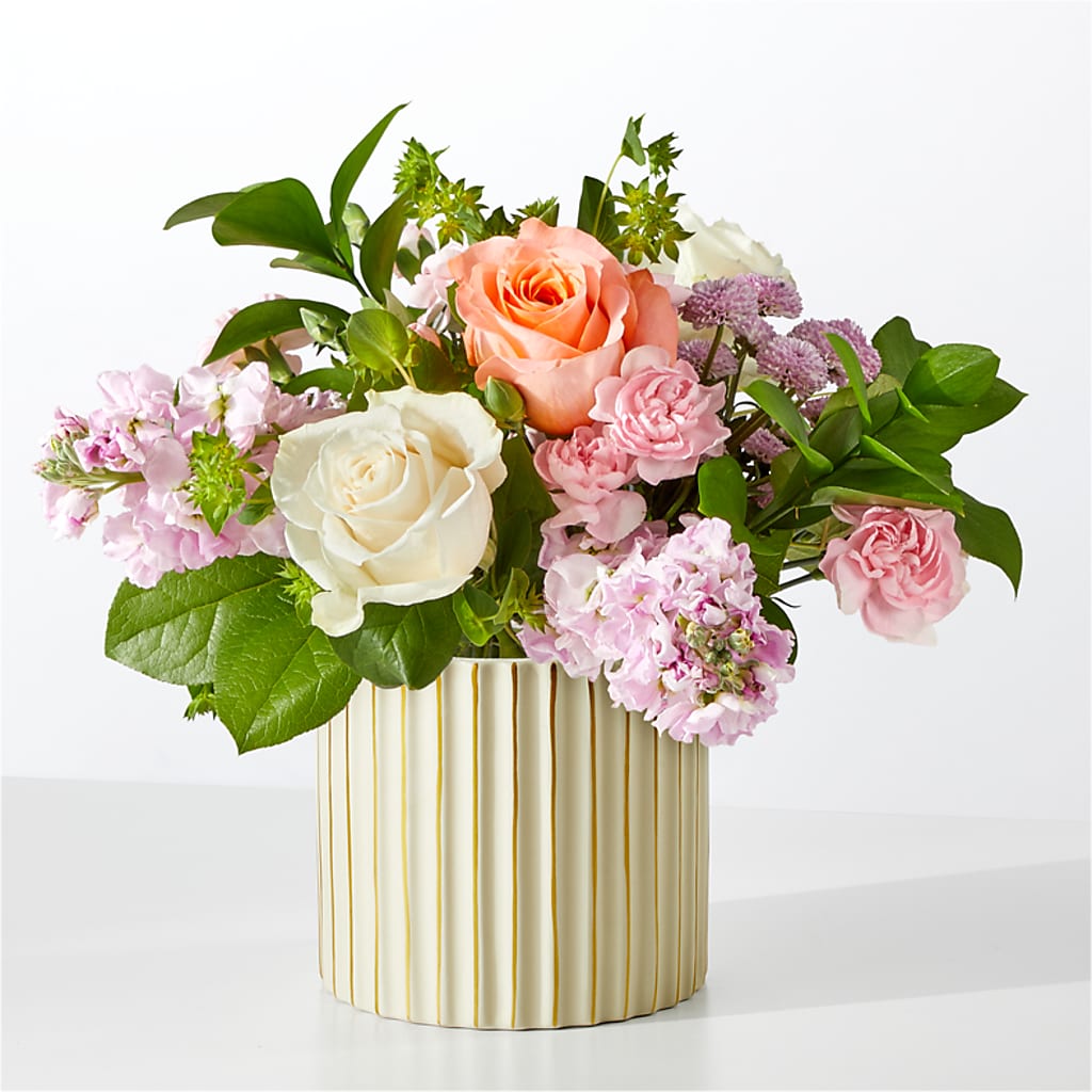 Ramo estilo mercado francés con jarrón color marfil